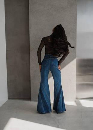 Стильные темно синие джинсы клеш с интересными деталями 🧿8 фото
