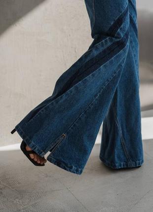 Стильные темно синие джинсы клеш с интересными деталями 🧿4 фото