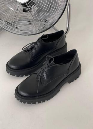 Черные кожаные туфли лоферы