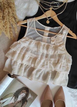 Ніжна укорочена топ - блузка з воланоми і сіточкою / бежева блуза без рукавів