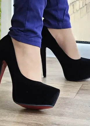 Женские черные туфли на заколке замшевые