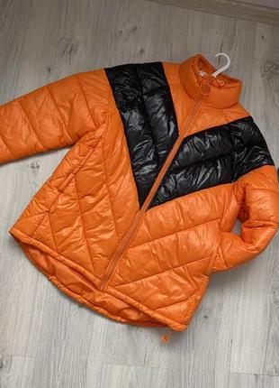 Яскрава куртка оранжева пуффер5 фото