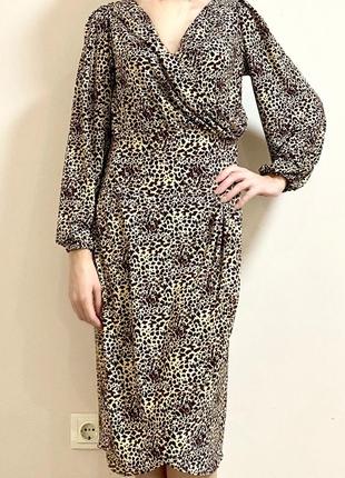 Платье леопардовое с открытой спинкой размер м