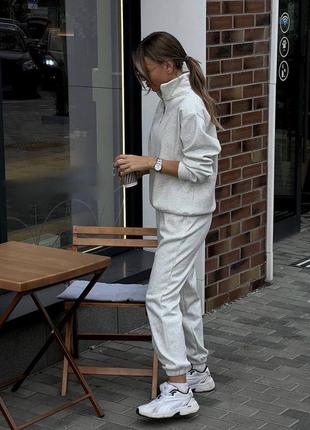 Жінояий весняний спортивний костюм стильний комплект кофта з коміром на блискавці і штани2 фото