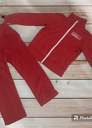 Спортивний дитячий костюм у гарному стані