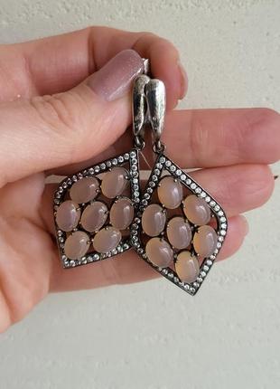 Серебряные серьги подвески с натуральным ювелирным камнем2 фото