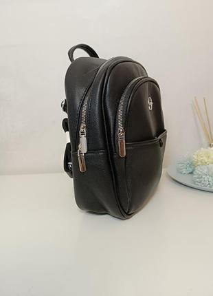 Жіночий рюкзак міський невеликий чорний4 фото