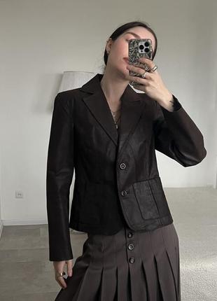 Темно коричневый кожаный пиджак винтаж