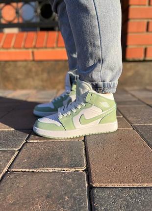 Кросівки nike air jordan 1 retro mid "light green"