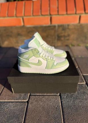 Кроссовки nike air jordan 1 retro mid "light green"7 фото