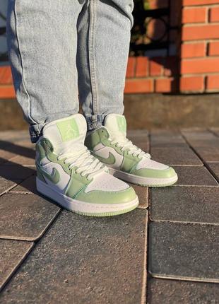 Кроссовки nike air jordan 1 retro mid "light green"5 фото