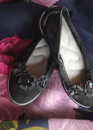 Туфельки-балетки на 29-30 розмір.