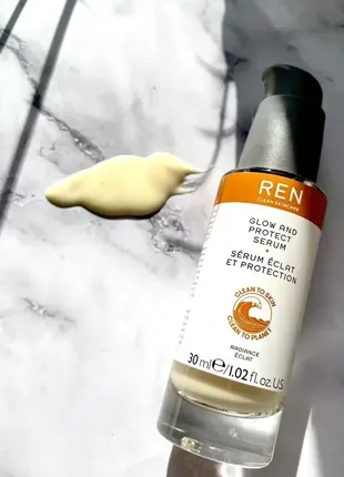 Сироватка з вітаміном c ren clean skincare radiance glow and protect serum