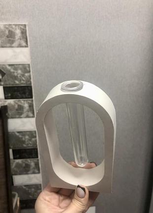 Ваза с колбой белая