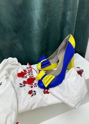 Синьо жовті шкіряні туфлі з бантиком з натуральної шкіри7 фото