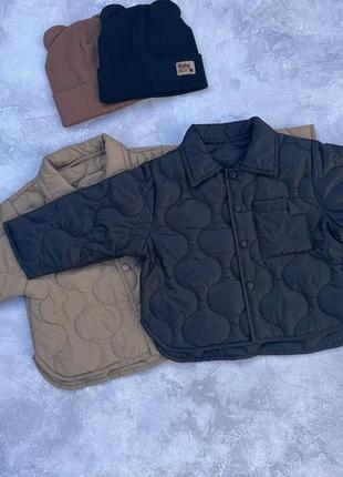 Стильная курточка&nbsp; для маленьких модников🔥🔥
материал плащевка на тоненьком синтепоне!!
качество хорошее!