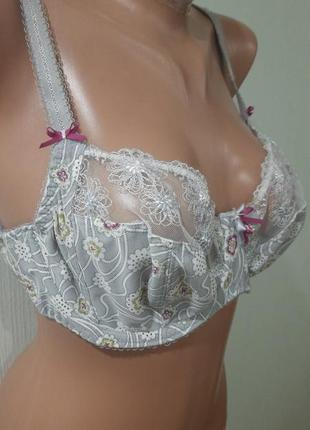 Бюстгалтер