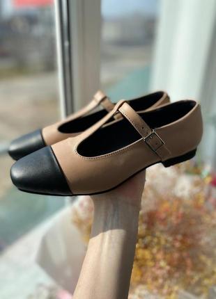 Туфли женские кожаные карамельные с черными вставками4 фото