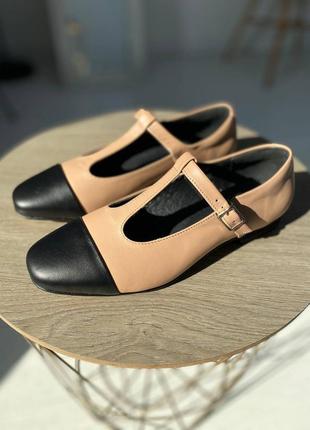 Туфли женские кожаные карамельные с черными вставками3 фото