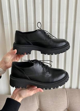 Черные кожаные туфли лоферы на шнуровке