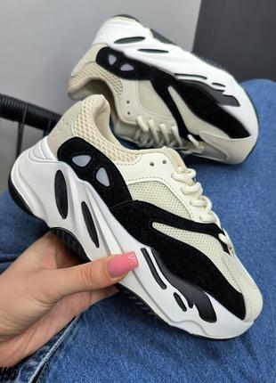 Кросівки жіночі беж чорні