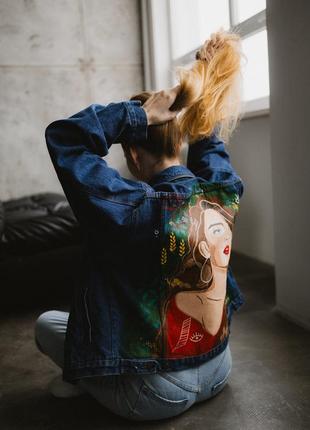 Джинсовая куртка с ручным росписью1 фото