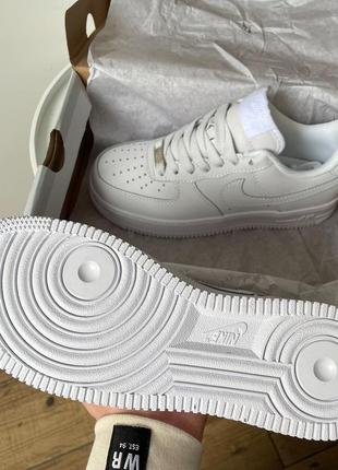 Жіночі кросівки білі найк преміум шкіряні nike air force 1’07 white premium 310 фото