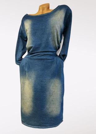 Красивое трикотажное платье.