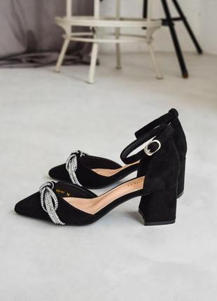 Трендовые женские туфли с декором, черные, экозамша2 фото