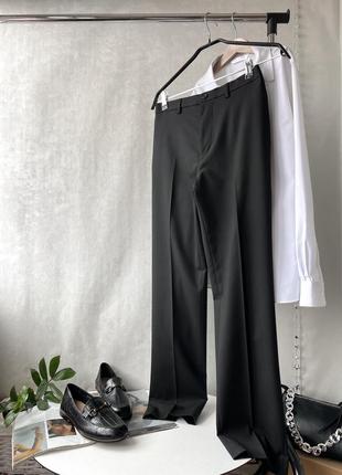 Черные брюки со стрелками1 фото