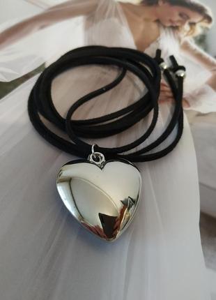 Чокер сердце на шнурке металл сердечко колье щурок черный на шею7 фото