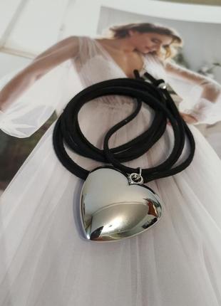 Чокер сердце на шнурке металл сердечко колье щурок черный на шею6 фото