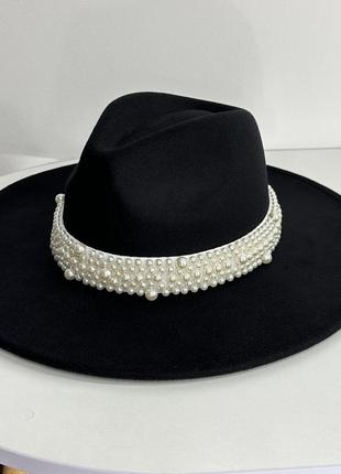 Шляпа федора с широкими полями 9,5 см и жемчужным ремешком perlynka черная