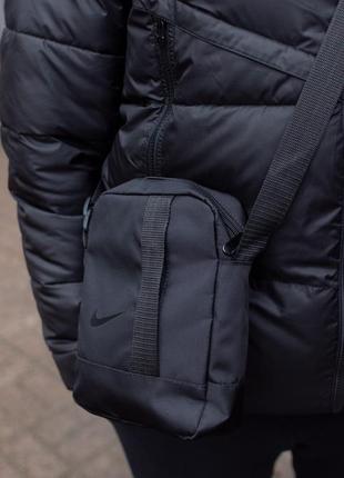 Месенджер nike чорний 4