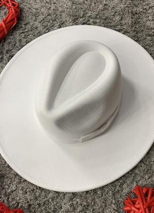 Шляпа федора унисекс с широкими полями 9,5 см ribbon белая4 фото