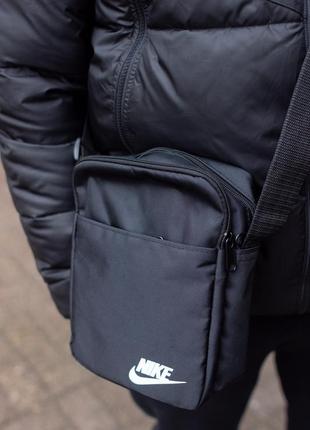 Месенджер nike чорний