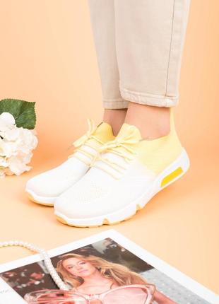 Женские бело-желтые кроссовки из текстиля5 фото