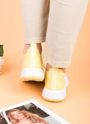 Женские бело-желтые кроссовки из текстиля4 фото