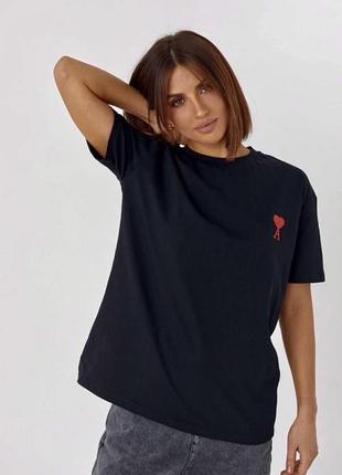 Трендовая модная футболка с вышивкой черный
