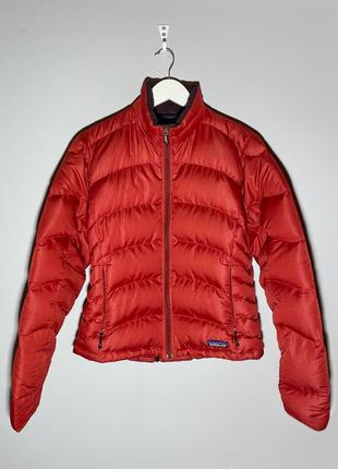 Жіночий пуховик від бренду patagonia