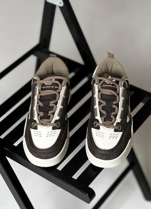 Кроссовки в стиле adidas