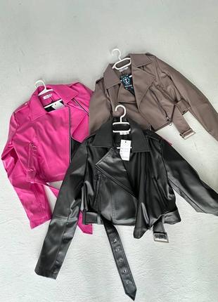 Куртка косуха кожаная короткая женская укороченная с поясом базовая весенняя на весну демисезонная батал черная коричневая розовая малиновая ветровка эко кожа2 фото