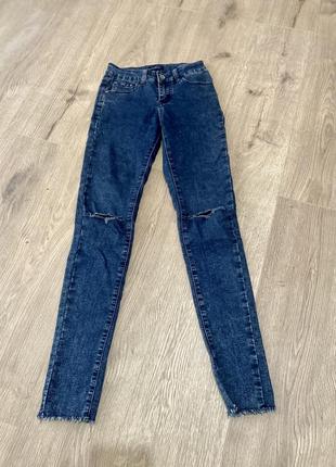 Джинсы скинни с разрезами