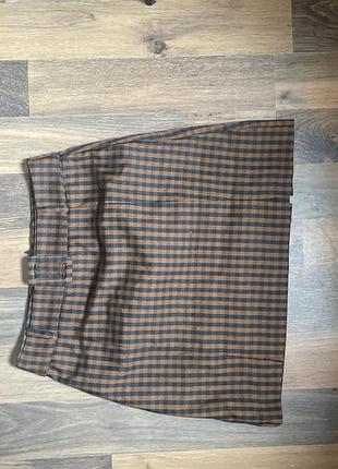 Коротка спідниця.