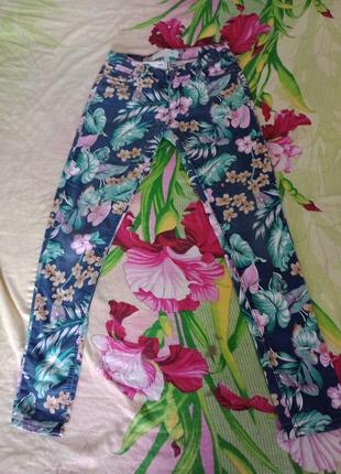 Яркие разноцветные зауженные брюки/ брючки брендовые цветочный принт раскараски9 фото