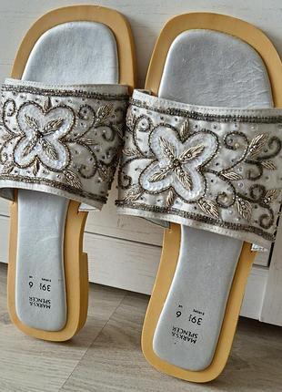 Классные шлепанцы m&amp;s