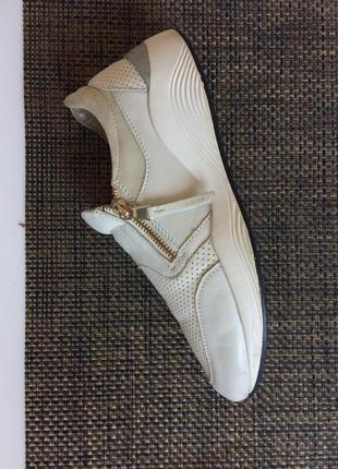Білі шкіряні кросівки на широку ногу geox10 фото