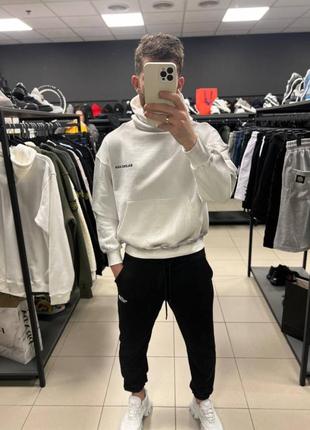 Худи в стиле balenciaga 3