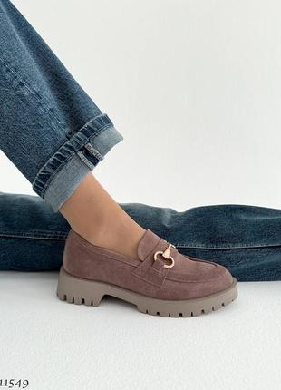 Premium! женские замшевые бежевые лоферы на каблуке весенне осенние туфли натуральная замша3 фото