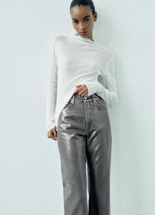 Джинсы zara straight mid-rise jeans with foil detail прямые уровни металлизированные средняя посадка6 фото